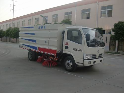 東風多利卡掃路車